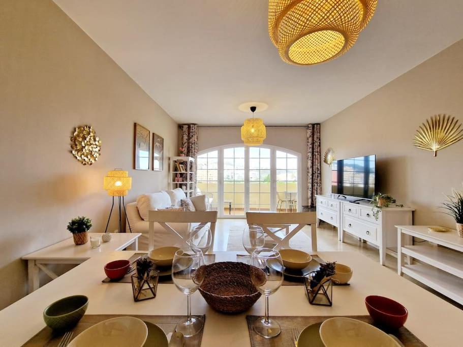 Royal Golf View: 2Br, Pools & Ac Apartment Sitio de Calahonda ภายนอก รูปภาพ