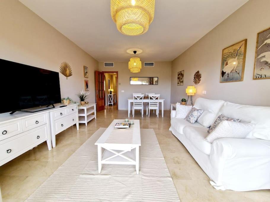 Royal Golf View: 2Br, Pools & Ac Apartment Sitio de Calahonda ภายนอก รูปภาพ