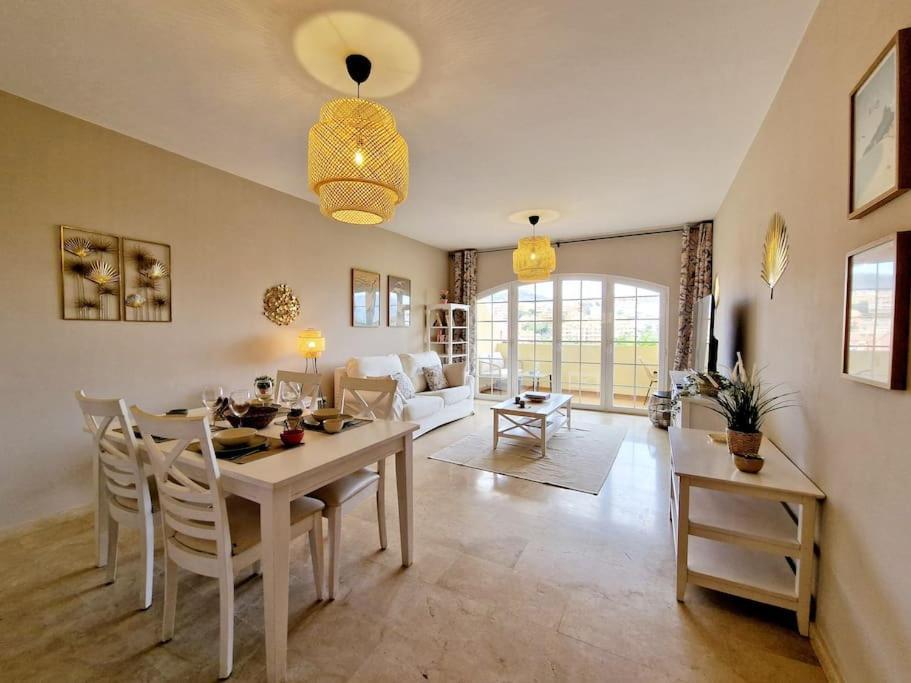 Royal Golf View: 2Br, Pools & Ac Apartment Sitio de Calahonda ภายนอก รูปภาพ