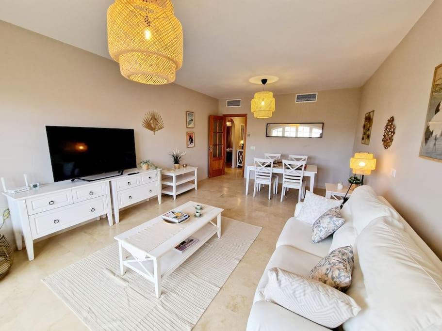 Royal Golf View: 2Br, Pools & Ac Apartment Sitio de Calahonda ภายนอก รูปภาพ