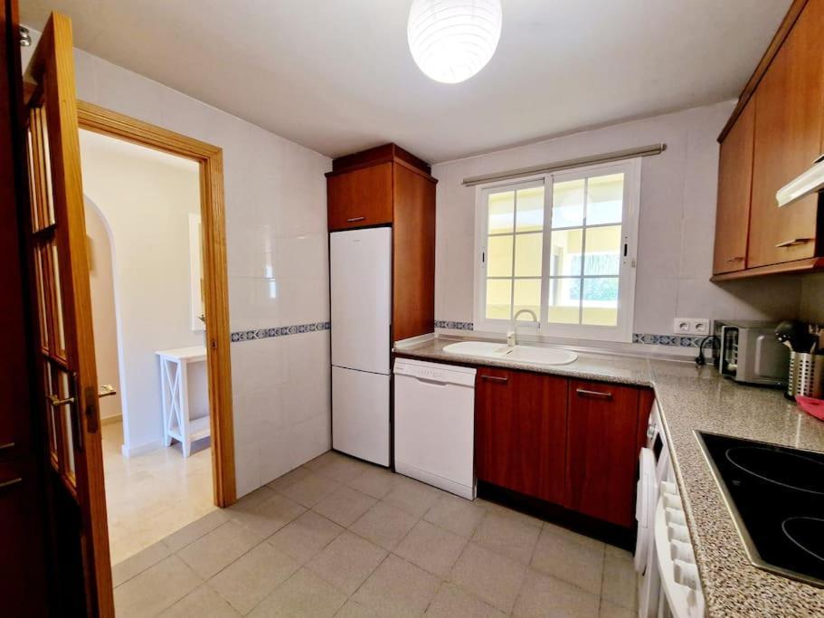 Royal Golf View: 2Br, Pools & Ac Apartment Sitio de Calahonda ภายนอก รูปภาพ