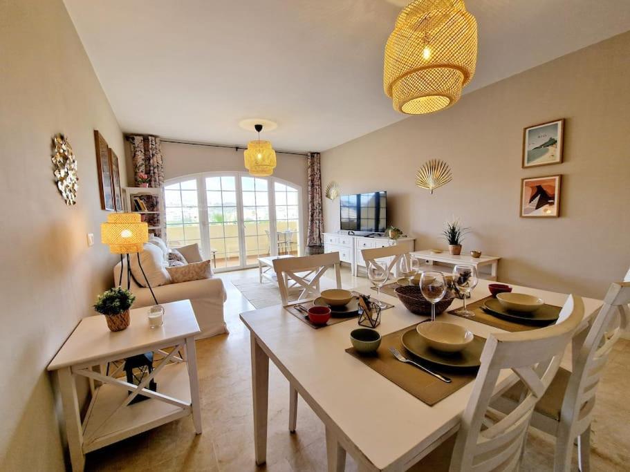 Royal Golf View: 2Br, Pools & Ac Apartment Sitio de Calahonda ภายนอก รูปภาพ