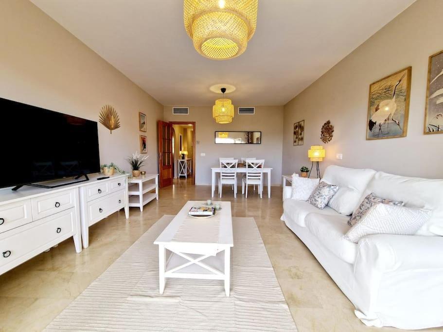 Royal Golf View: 2Br, Pools & Ac Apartment Sitio de Calahonda ภายนอก รูปภาพ