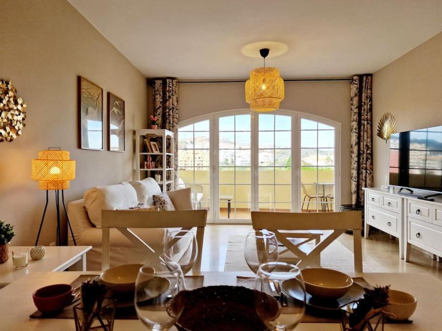 Royal Golf View: 2Br, Pools & Ac Apartment Sitio de Calahonda ภายนอก รูปภาพ