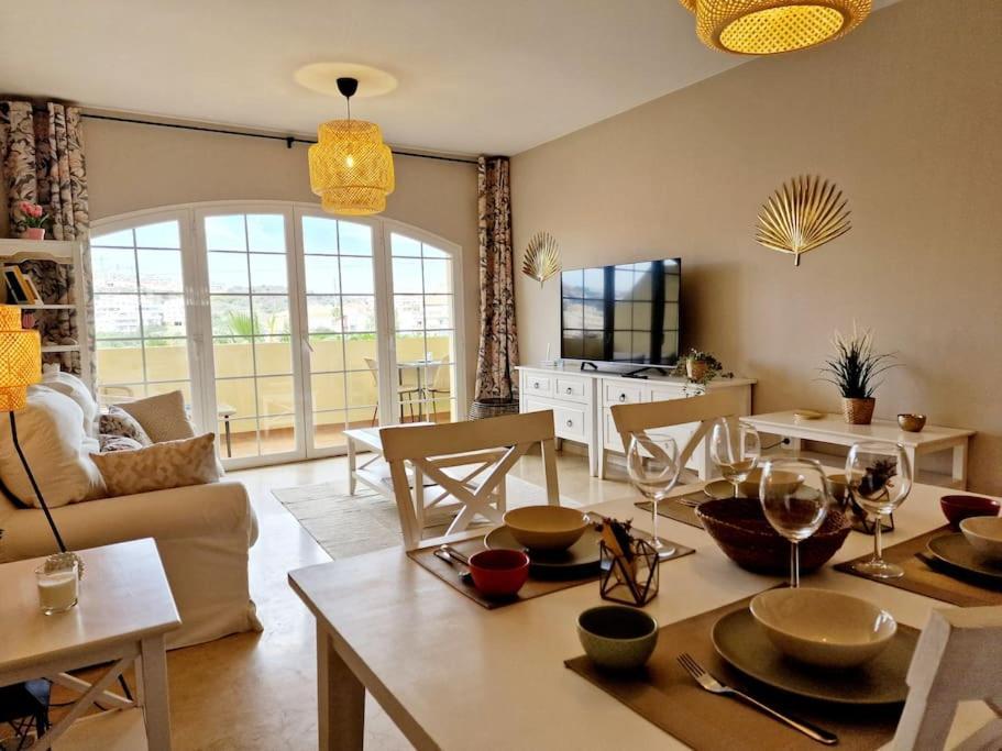 Royal Golf View: 2Br, Pools & Ac Apartment Sitio de Calahonda ภายนอก รูปภาพ