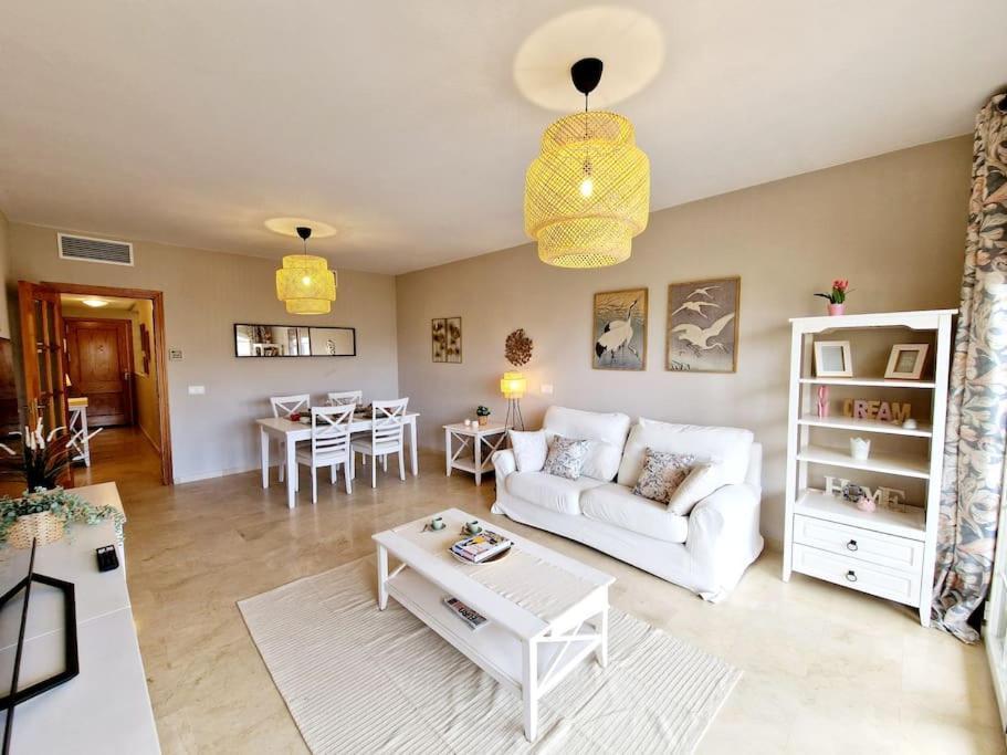 Royal Golf View: 2Br, Pools & Ac Apartment Sitio de Calahonda ภายนอก รูปภาพ
